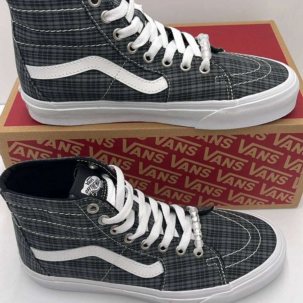 Vans WMNS Sk8-Hi Tapered Uv Beads Black
VN0009QPBM8
Sneakers - Picture 2 of 16